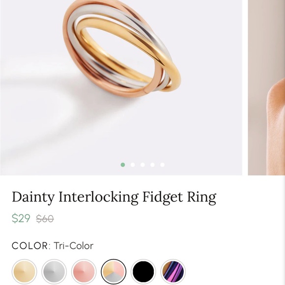 Elegant Tri-Color Interlocking Fidget Ring - Picture 4 of 5